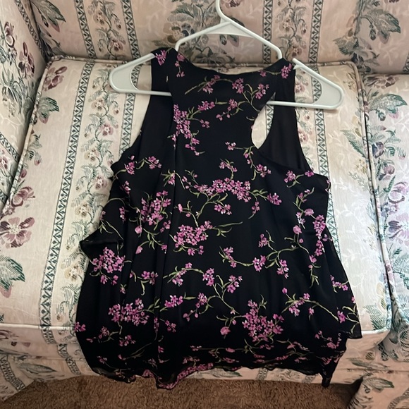 Apt 9 Ruffle Tank. Good for work or with jeans and a sweater to run errands… - Picture 2 of 2